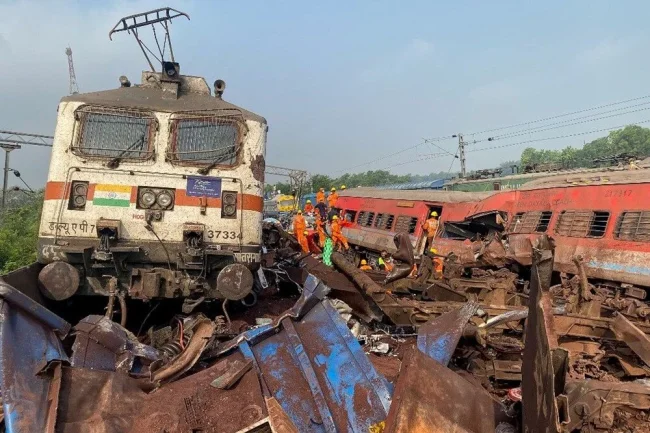 Hindistan'da tren kazası: 288 ölü
