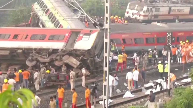 Hindistan'da tren kazası: 288 ölü
