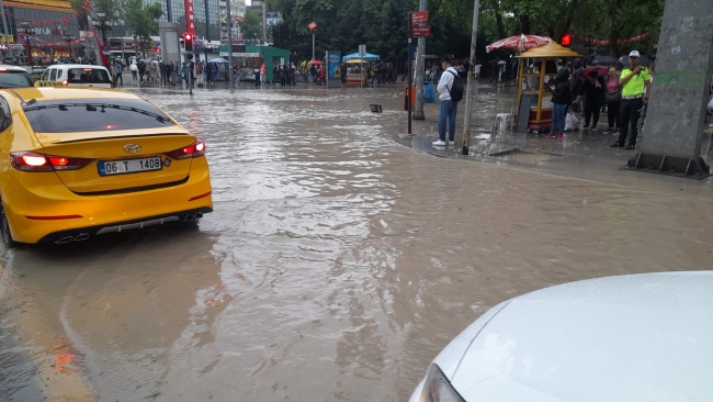 Ankara sağanak nedeniyle sele teslim oldu