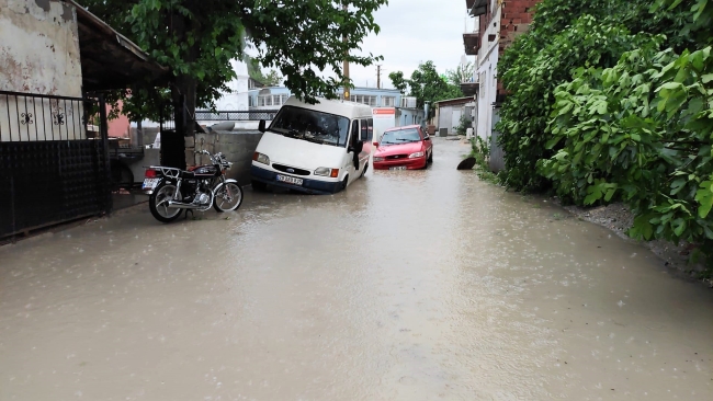 Denizli'de sel hayatı felç etti