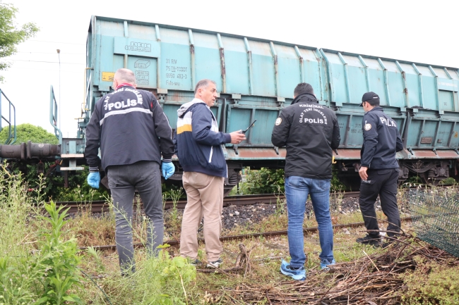 Samsun'da yük treni yaşlı adama çarptı!