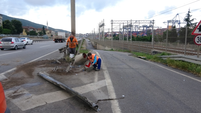 Kocaeli'de otomobil bariyere çarptı: 4 yaralı