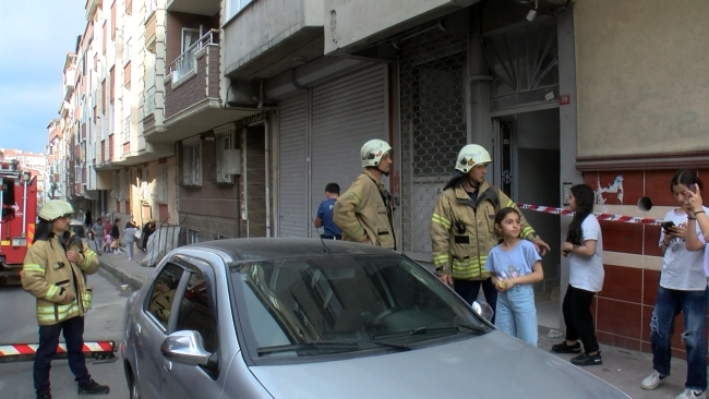Sultangazi’de yıkım sırasında 3 binada hasar oluştu