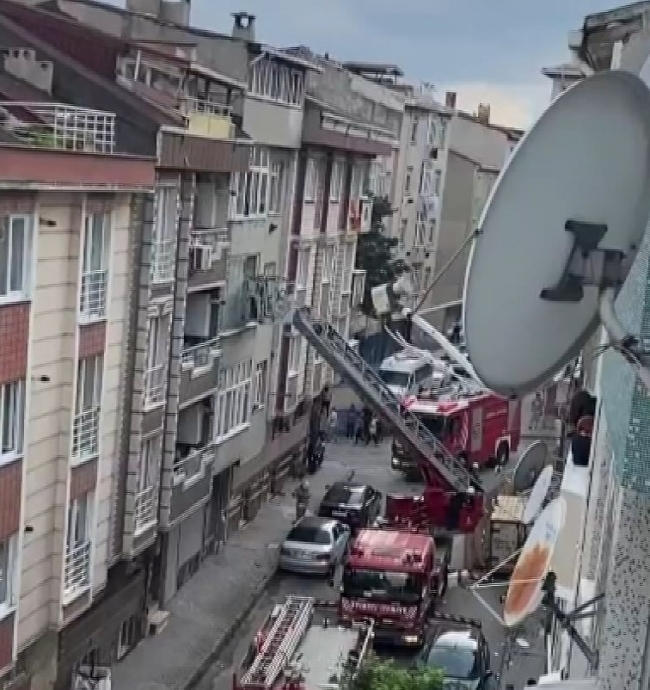 Sultangazi’de yıkım sırasında 3 binada hasar oluştu