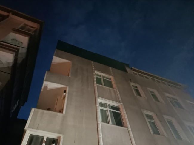 4 katlı binada yangın paniği!