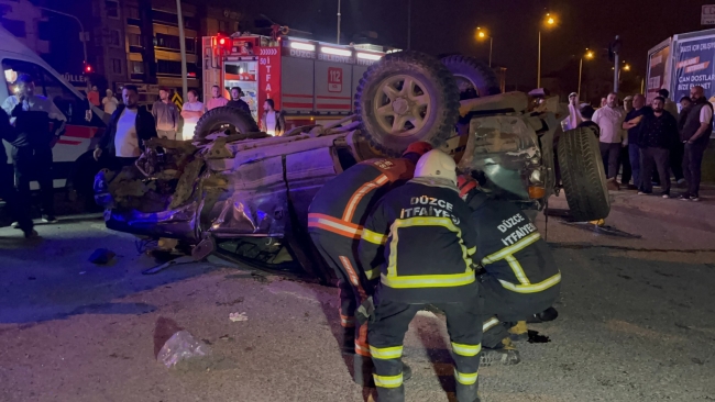Kavşakta otomobil ile cip çarpıştı: 6 yaralı