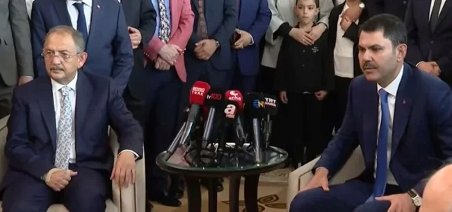 Bakanlıklarda devir teslim töreni