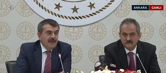 Bakanlıklarda devir teslim töreni
