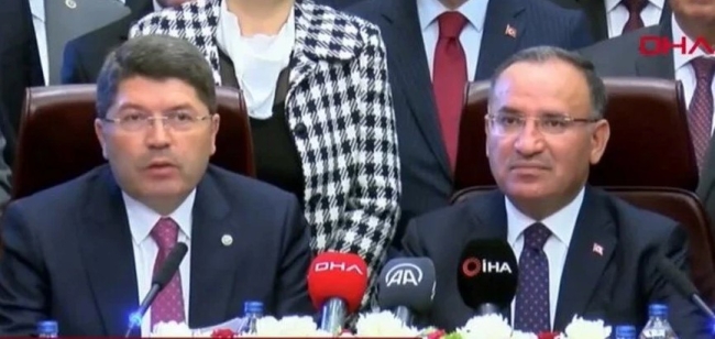 Bakanlıklarda devir teslim töreni