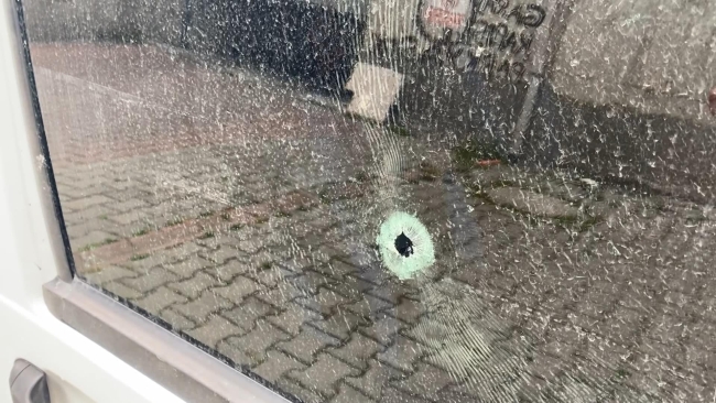 Park halindeki çok sayıda araç kurşunlandı