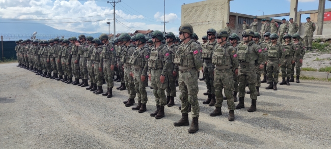 NATO'nun talebi üzerine Türk komandolar Kosova'ya gitti