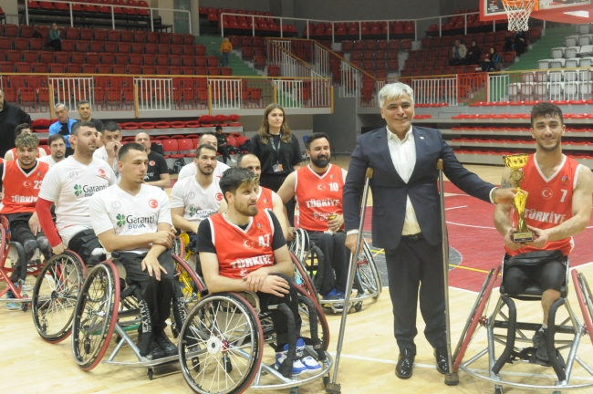 Engelsiz aslanlar ABD'yi devirip kupaya uzandı