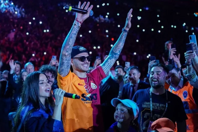 Icardi ile Simge'den 'Aşkın Olayım' düeti geceye damga vurdu