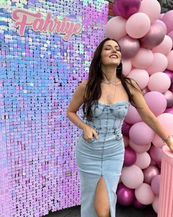Fahriye Evcen'den görkemli doğum günü kutlaması