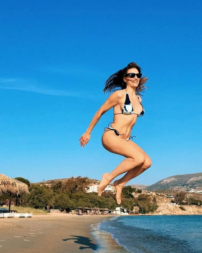 Serenay Sarıkaya tatilde