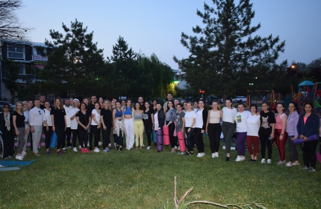 Nilüferliler yoga için buluşuyor   