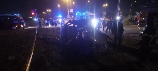 Yolcu otobüsü ile otomobil çarpıştı