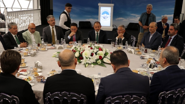 Bakan Özhaseki: “Gıybetlerden, dedikodulardan sırtım delik deşik”