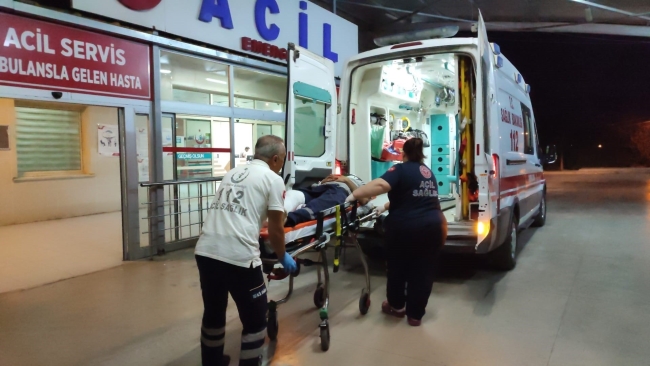 Adana'da kontrolden çıkan otomobil şarampole devrildi