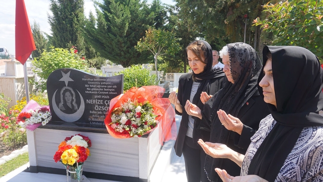 Şehit polis memuru Nefize Çetin Özsoy, kabri başında anıldı