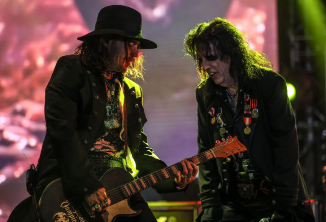 Johnny Depp İstanbul'da sevenleriyle buluştu!