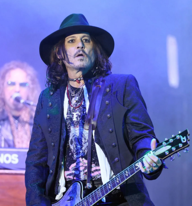 Johnny Depp İstanbul'da sevenleriyle buluştu!