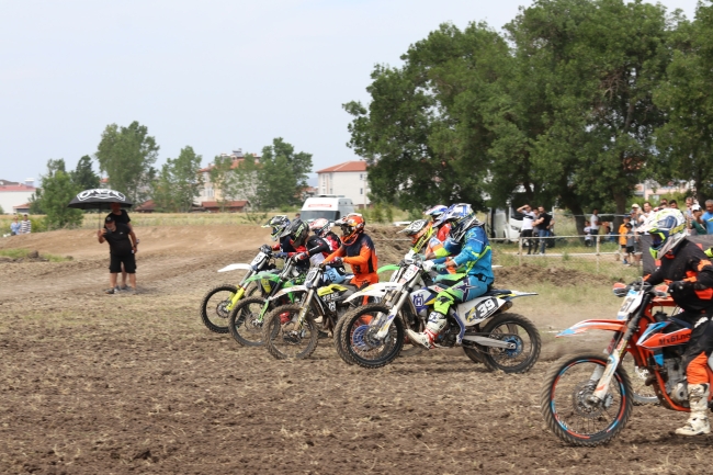 Motokros yarışları Gönen'de yapıldı