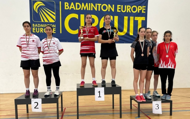 Milli badmintoncular Bulgaristan’da Türkiye’nin gururu oldu