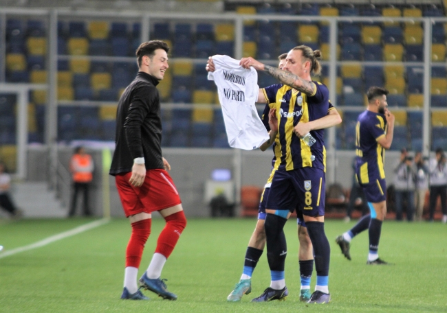 Belediye Derincespor TFF 2. Lig'e yükseldi