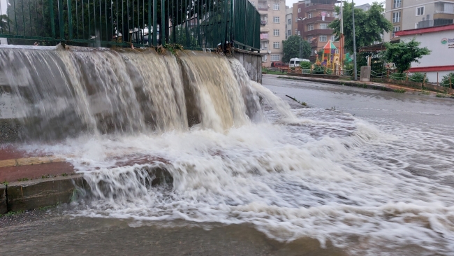 Samsun'u yine sel vurdu