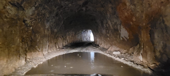 Taş yol kaderine terk edildi