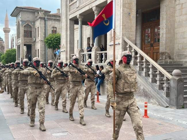 Komandolardan gururlandıran gösteri