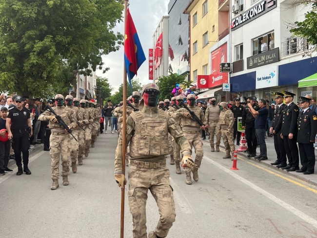 Komandolardan gururlandıran gösteri