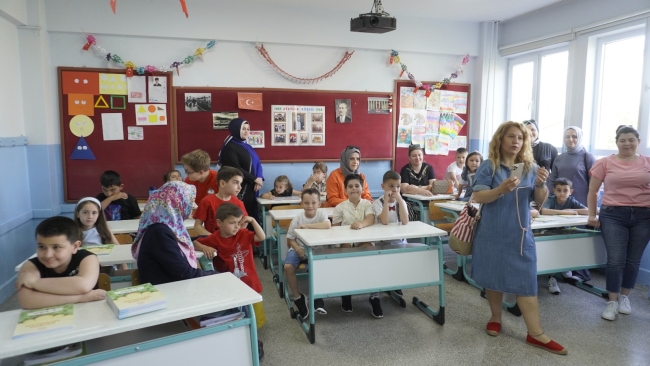 Bursa'da miniklerin karne heyecanı 