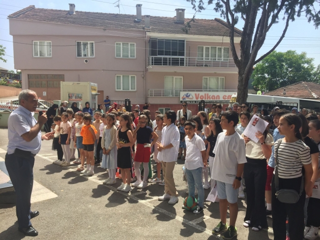 Bursa'da miniklerin karne heyecanı 