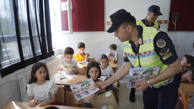 Bursa'da Jandarma'dan önce ders sonra hediye