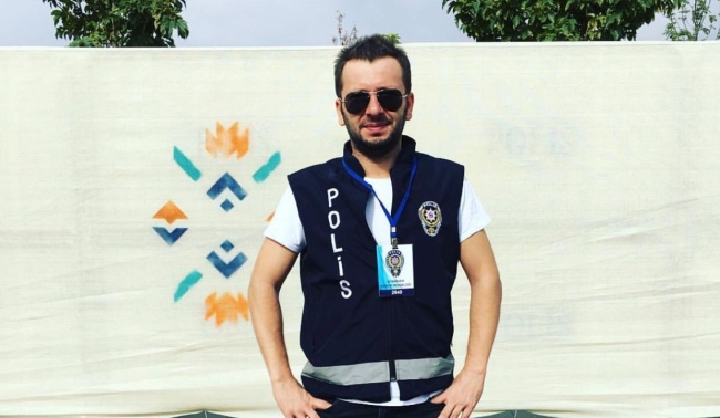 Polis memuru halı sahada kalp krizinden öldü