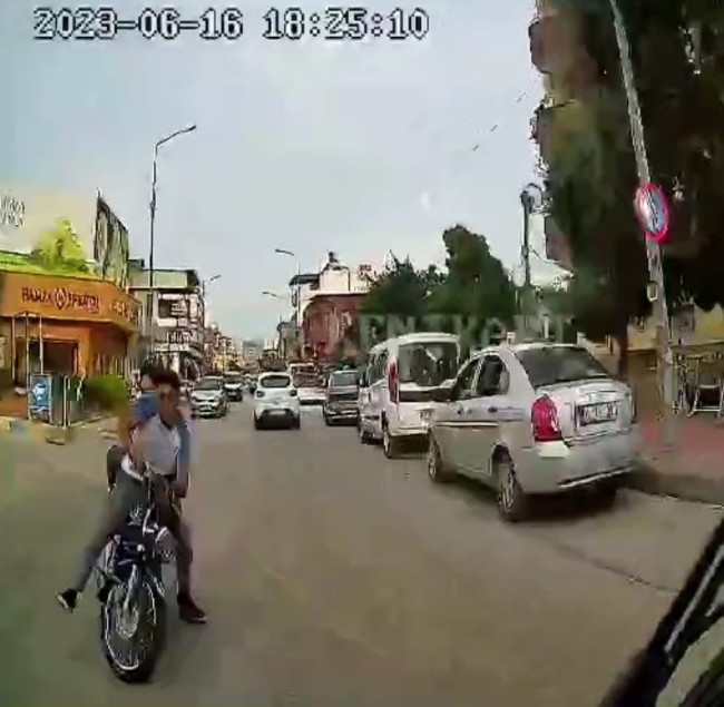 Adana'da otobüsle motosiklet çarpıştı: 1 ölü, 1 yaralı