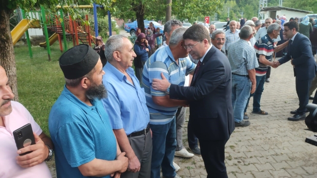 Bakan Tunç: "AK Parti sivil bir anayasanın öncülüğünü yapmak istiyor"