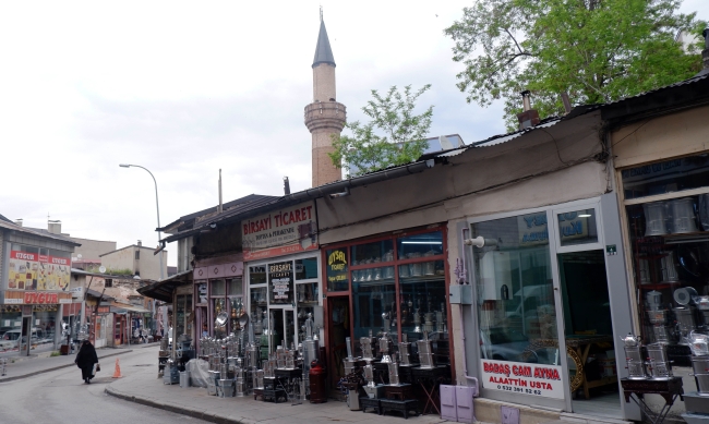 Kavaflar Çarşı esnafı yazı iple çekiyor