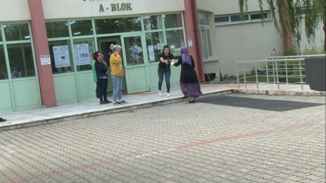 YKS'ye telefonla konuşarak girmeye çalıştı