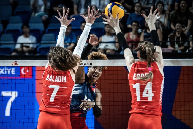 Filenin Sultanları Dominik Cumhuriyeti'ni 3-1 mağlup etti