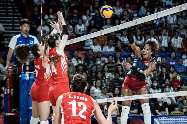 Filenin Sultanları Dominik Cumhuriyeti'ni 3-1 mağlup etti