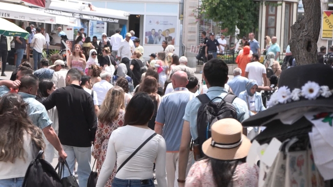 İstanbul'da vatandaşlar Büyükada'ya akın etti