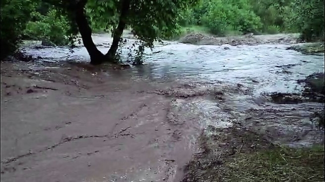 Pamukkale’nin 4 mahallesi sele teslim oldu