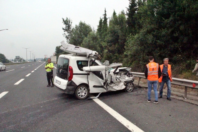 TIR'a arkadan çarpan araç takla attı