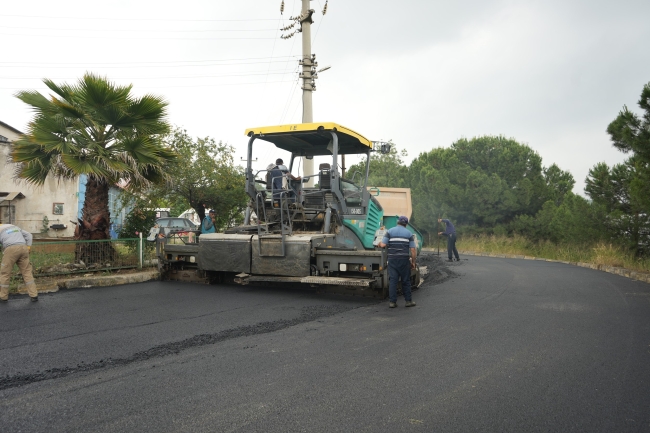 Gemlik Belediyesi yol çalışmalarına devam ediyor