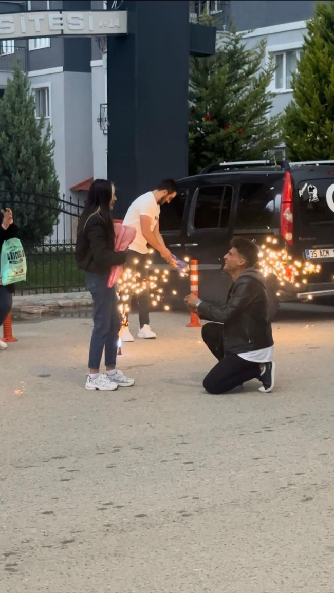 Kepçe operatöründen kepçeli evlenme teklifi