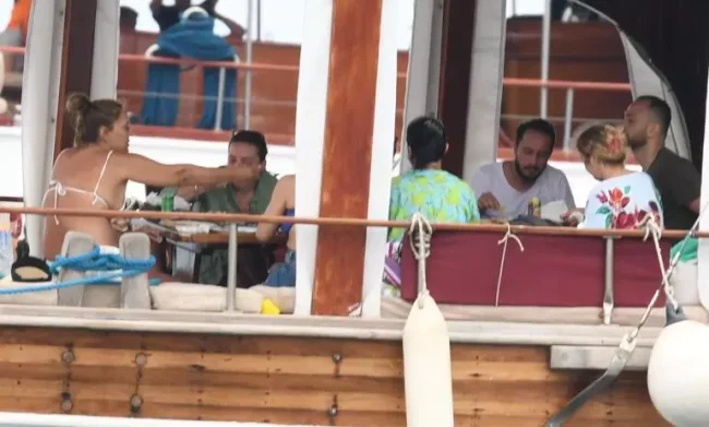 Demet Akalın Bodrum'da