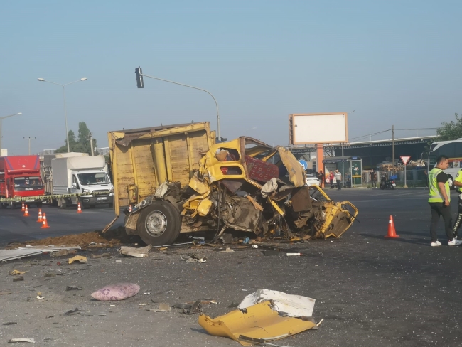 Mersin'de otobüs ile kamyon çarpıştı: 1 ölü, 28 yaralı